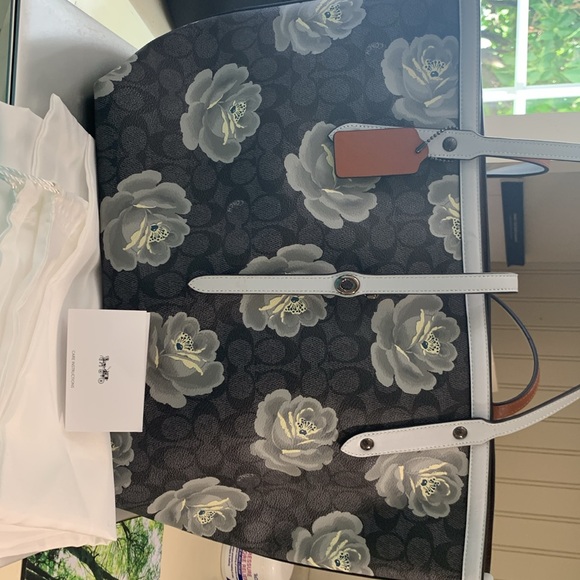 Coach shoulder tote bag 16-18” W. 10” Tall. 6” deep. Shoulder strap 31” - Picture 3 of 12